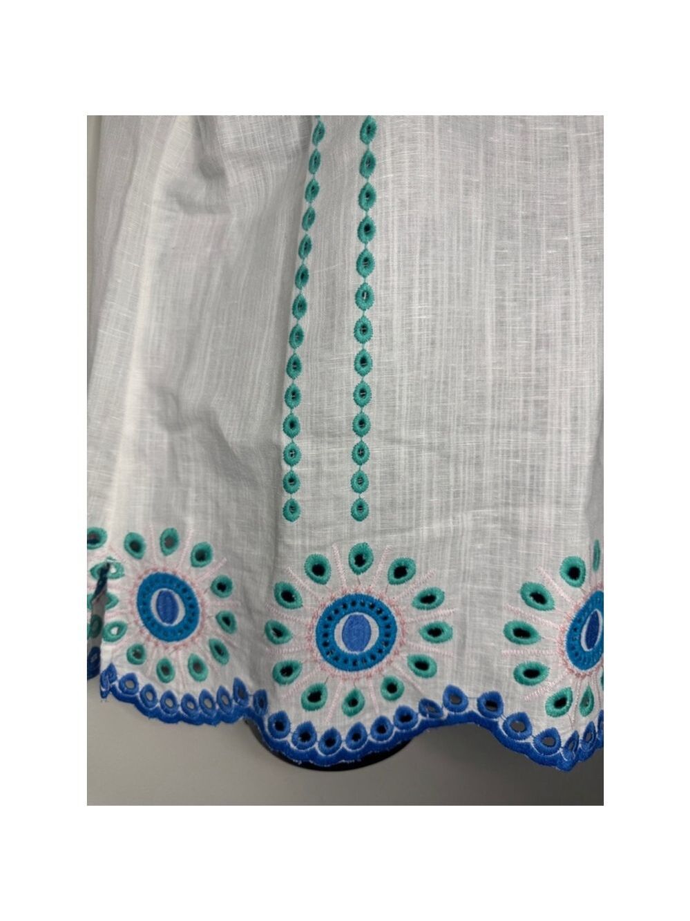Women's Talbots Top Size M Linen/Cotton Blend White Embroidered - Picture 2 of 8